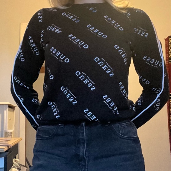 small guess crewneck - Picture 1 of 8